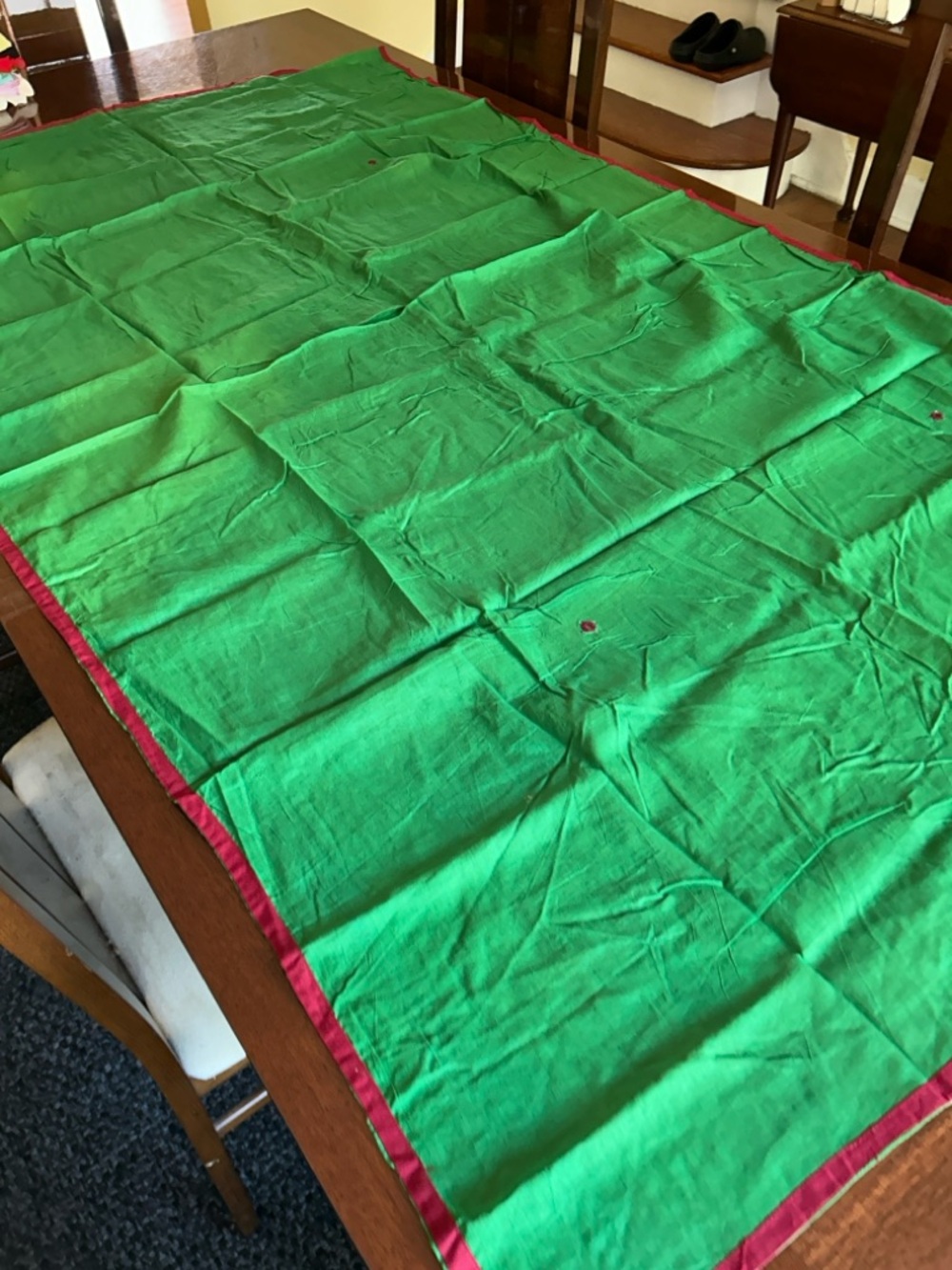 Green Scarf or wrap with red border Trim 40“ x 80“